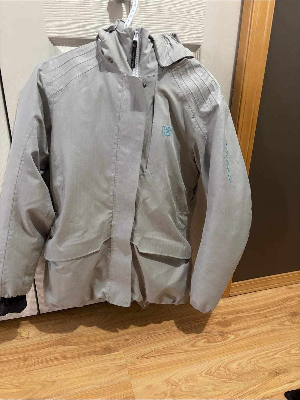 Helly Hansen Ladies Medium Light Gray Ski Jacket